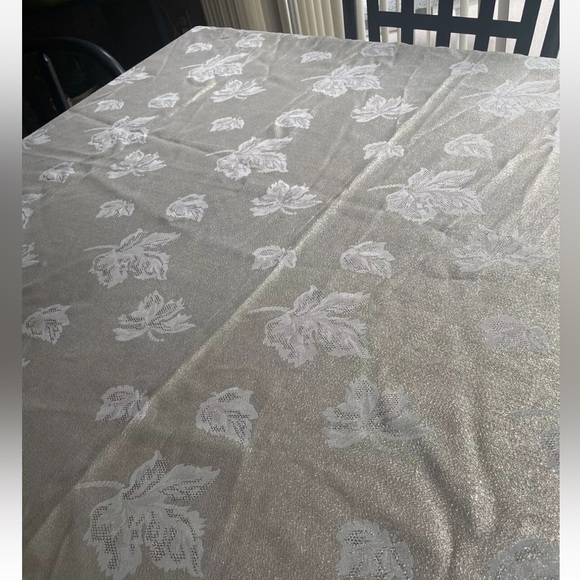 Christmas Tablecloth 60 x 83 Reversible Ivory Gold Metallic Holiday Dini… - Picture 2 of 4